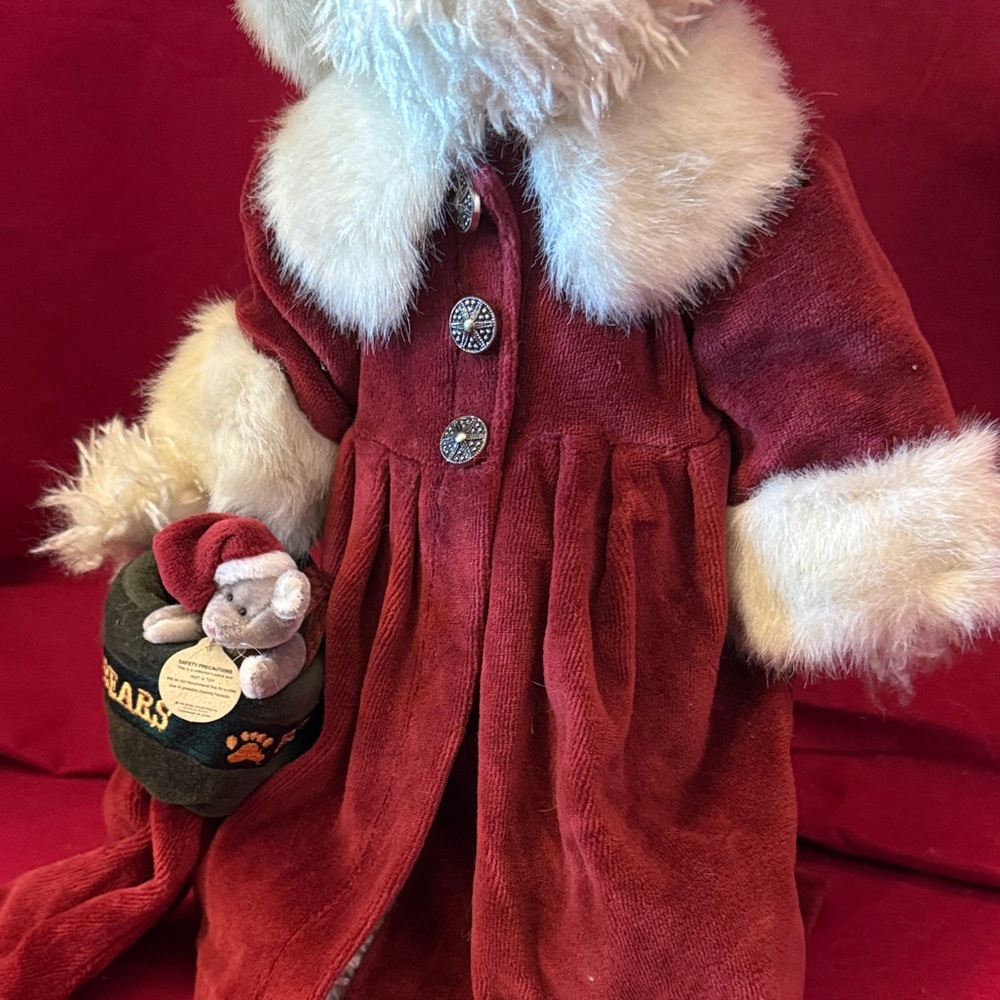 Boyds Bears “Tasha B. Frostbeary” with mouse. Bear in Red Coat - Picture 5 of 12